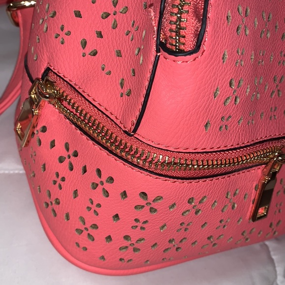 A coral/pink leather mini backpack - Picture 4 of 5